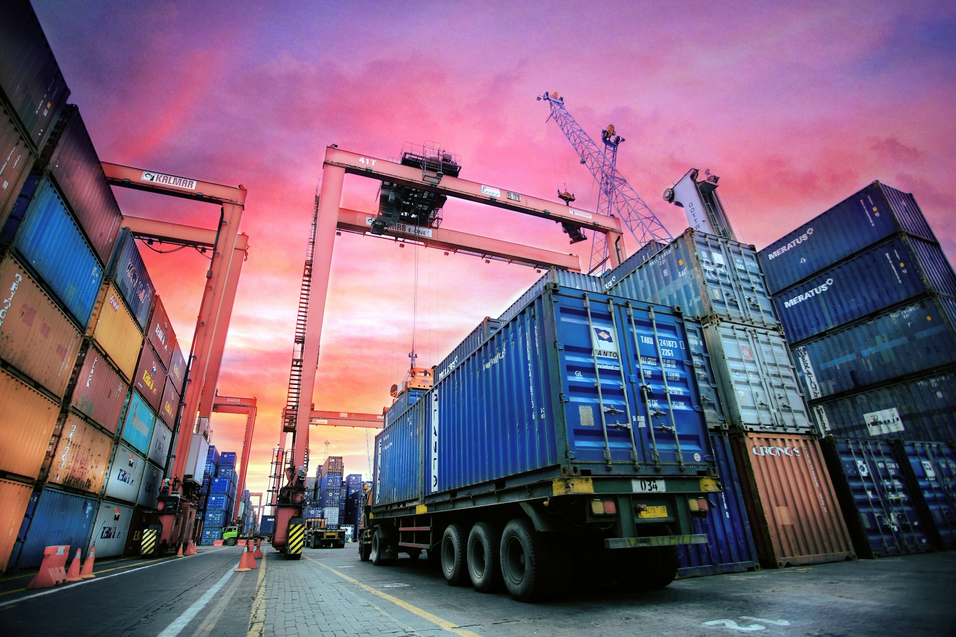 Perú se Consolida como Hub Logístico Regional con Inversiones Estratégicas